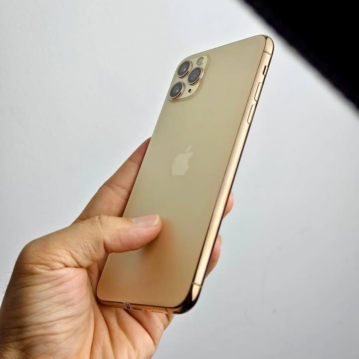 iPhone 11 Pro Max Midnight Green tại Quan Apple Nam Phước