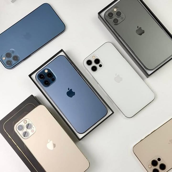 iPhone 12 Pro Max tại quầy Quan Apple Pleiku