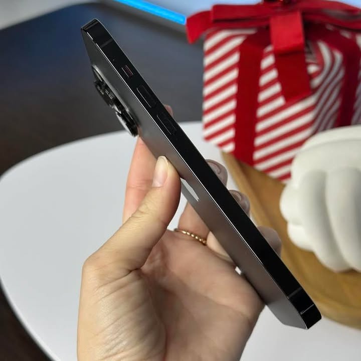iPhone 14 Pro Max và iPhone 15 Pro Max so sánh cạnh nhau