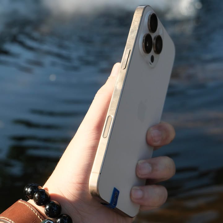 iPhone 16 Pro Max Titan Sa Mạc cận cảnh