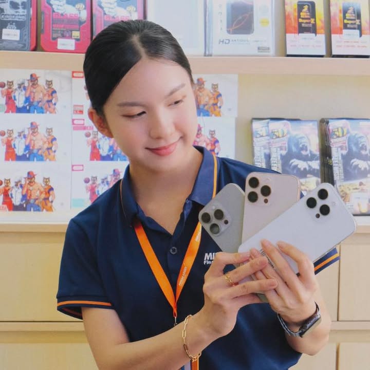 iPhone 16 Pro Max Titan Desert cận cảnh