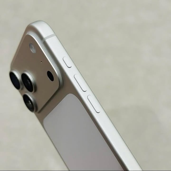 iPhone 17 Pro Max Titanium tại Quan Apple