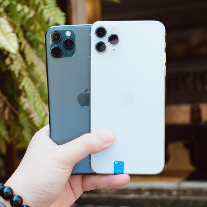 Quầy trưng bày iPhone tại Quan Apple Pleiku