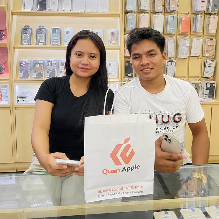 Quầy trưng bày iPhone tại Quan Apple 23 Trần Phú